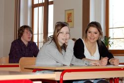 1272105012_ve_skolnich_lavicich.jpg