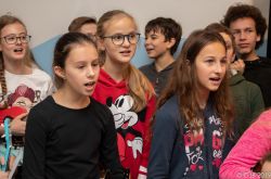 zpivani_na_schodech-52.jpg