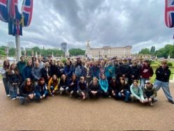 7. In front of the Buckingham Palace.jpg