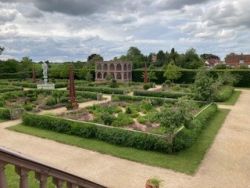 4. Elisabethan Garden - Kenilworth.jpg