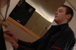 1239804526_120.jpg